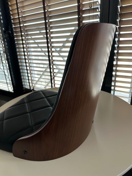 Седалка за бар стол Бостън + болтове и ключ