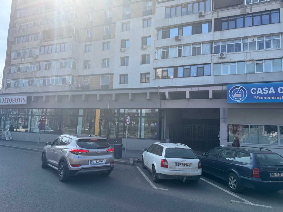 Spatiu comercial aprox 200 mp Bld .Independentei nr.59 bl.Turn- Braila