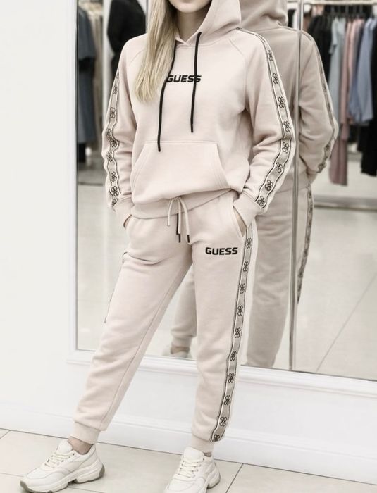 Спортен екип комплект Guess