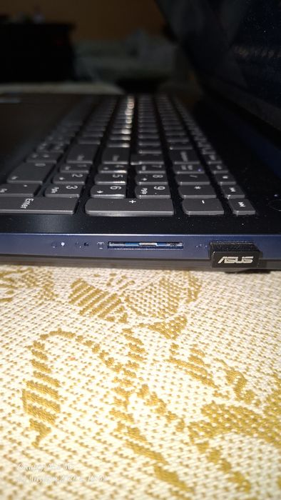 Лаптоп LENOVO idea pad 1i