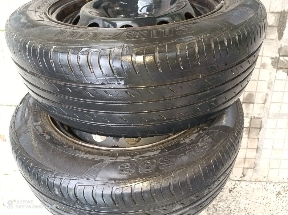 Гуми- 4 зимни 15ки, 4 летни 15ки и 2 зимни 14 ми ки