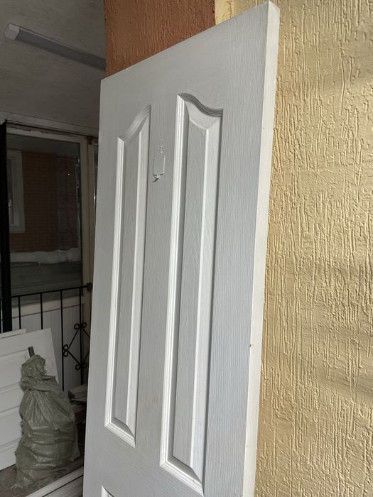 Двери межкомнатные, дерево