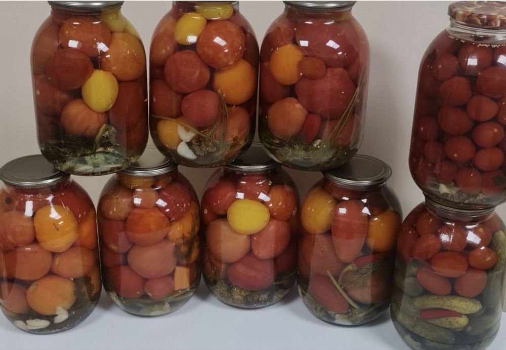 Продам соленье, огурцы и помидоры