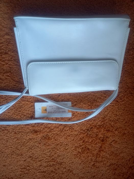 Продавам маркови дамски чанти.