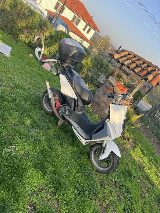 Продавам скутер 50 кубика