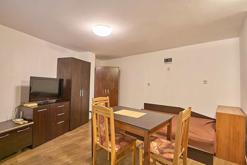 Дава се под наем Едностаен апартамент в Пловдив, Център - 35 кв.м за 306 € - Снимка #1