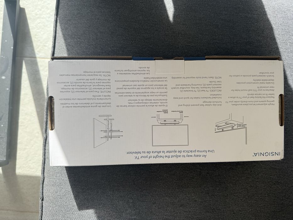 Stand TV Insignia, nou