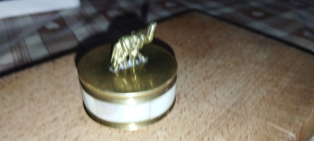 Кутийка за бижута слонова кост