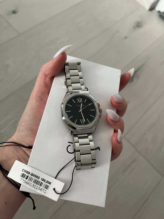 Нов дамски часовник