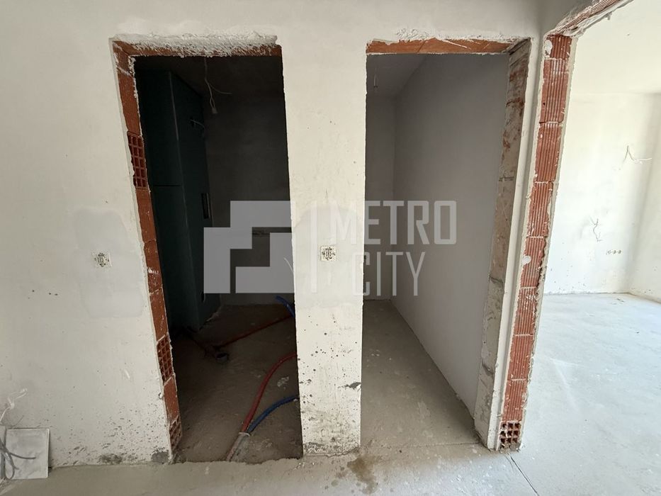 Продава се Двустаен апартамент в София, Младост 3 - 66 кв.м за 2334 €/кв.м - Снимка #2