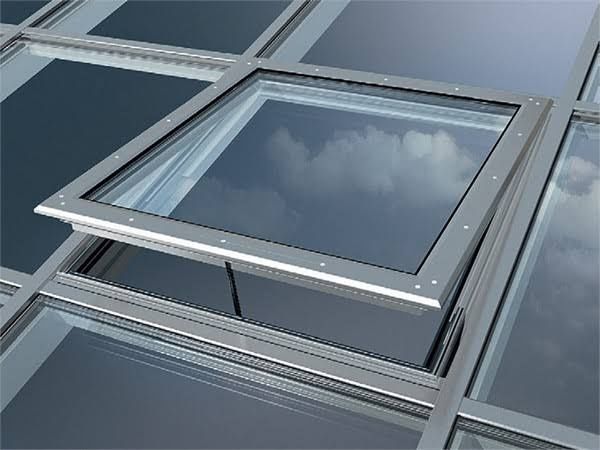 Стеклянные крыши, мансардные окна, выход на крышу.