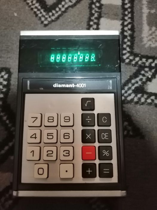 Продавам калкулатор