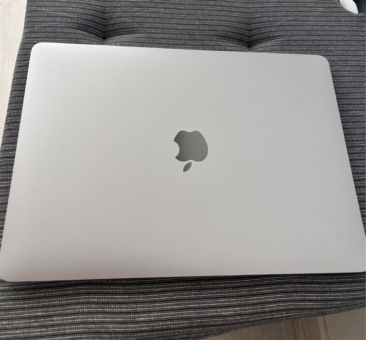 Apple Macbook M1
