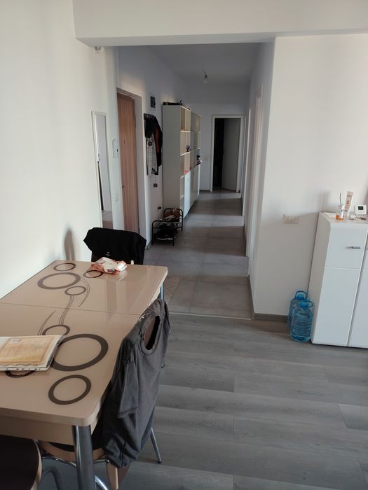 Se vede apartament cu 3 camere, mobilat utilat complet