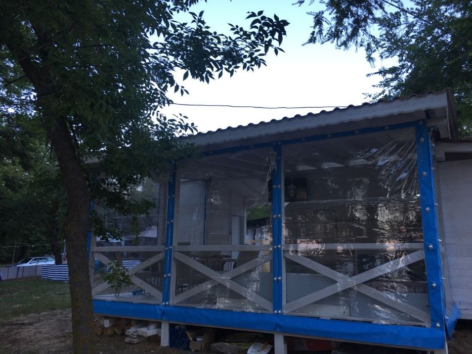 Ветроупорни завеси, навеси, покривала