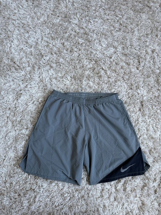 Pantaloni Nike in stare buna