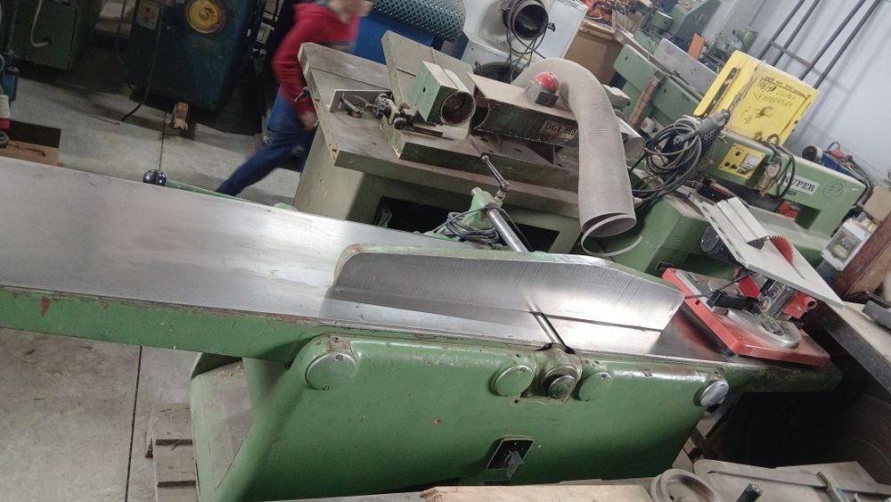 Vand masini pentru atelier de tamplarie