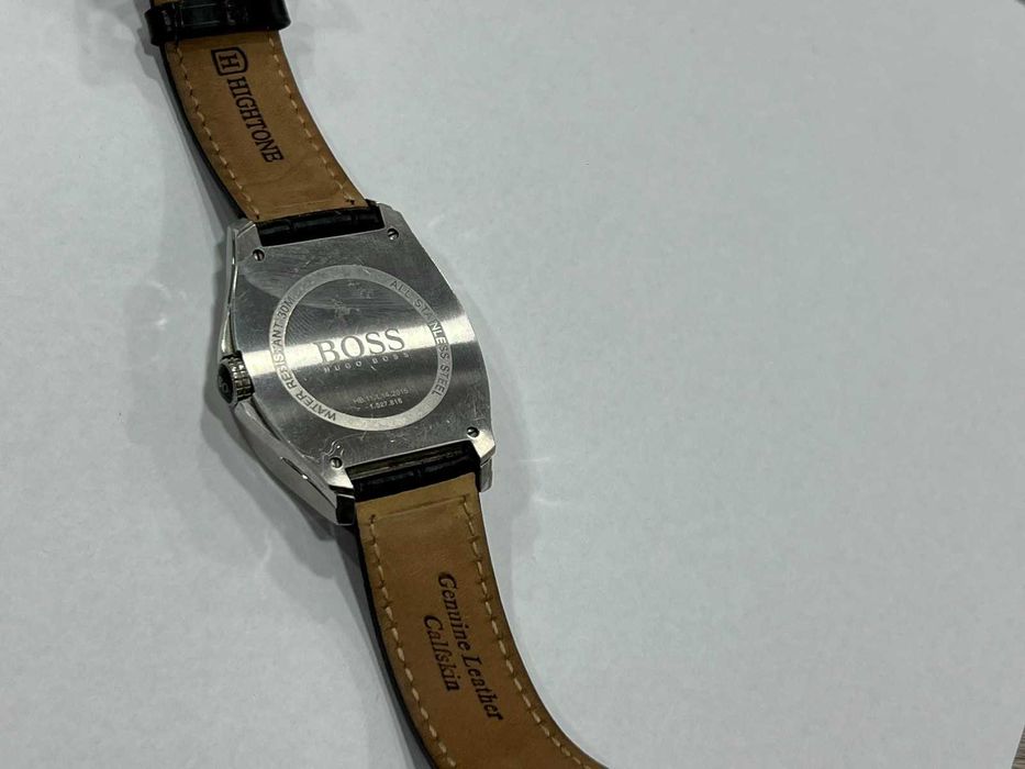 Продава се часовник HUGO BOSS