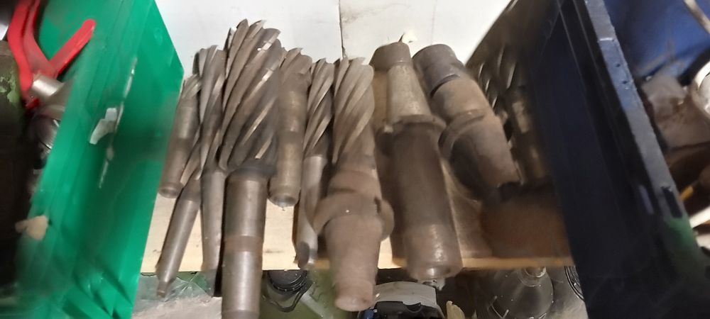 Vând freza fus 25 Popoveni • OLX.ro