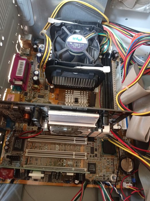 Продам компьютер старый всё на месте