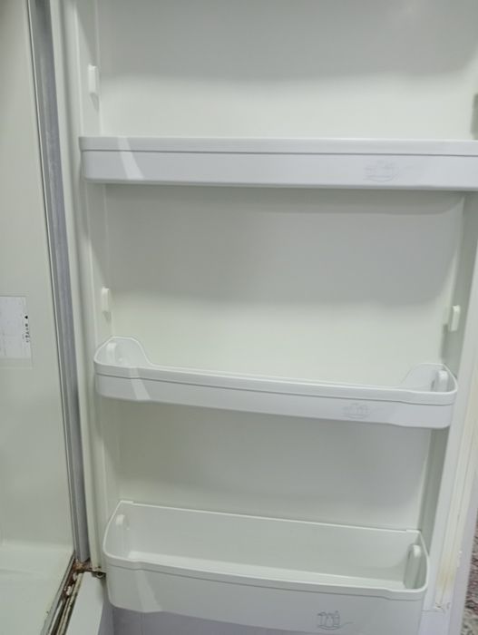 Холодильник Indesit, 2 отделения, хороший вариант