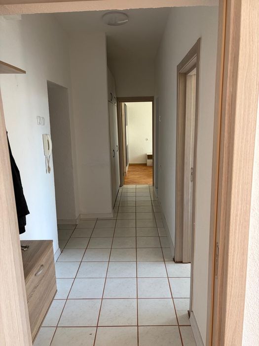 Дава се под наем Тристаен апартамент в Добрич, Център - 70 кв.м за 328.95 € - Снимка #3