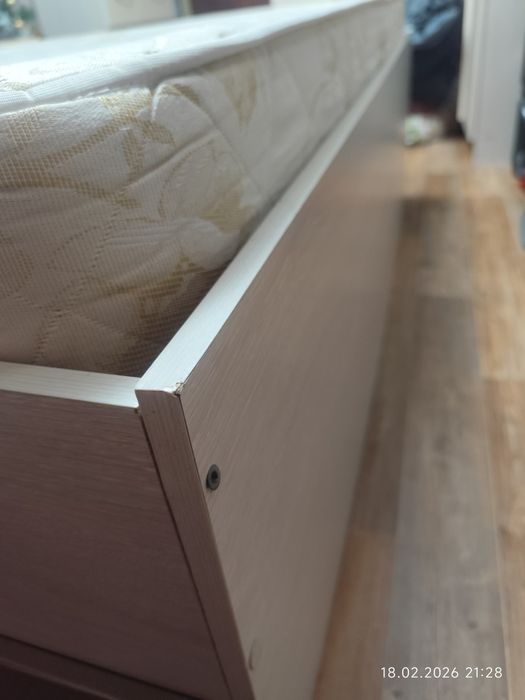 Продается кровать, в хорошем состоянии