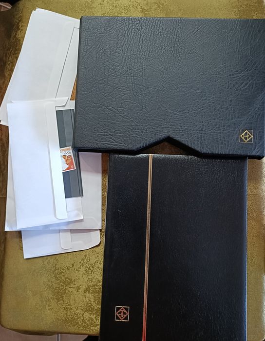 Clasor de 32 pegini, 16 file cu timbre