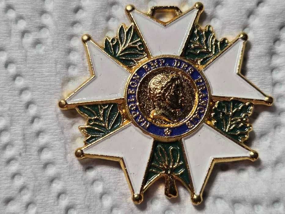 Lot vintage de 8 medalii diferite 4