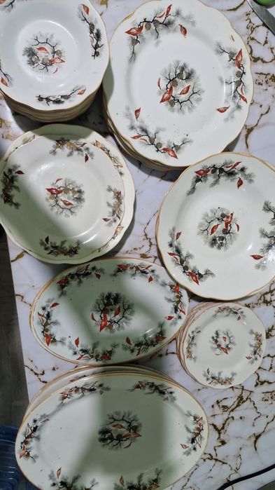 Тарелки 47 штук.