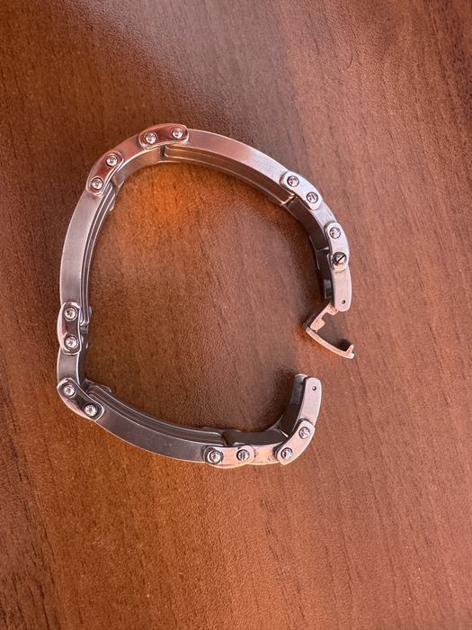 Продавам гривна от неръждаема стомана.