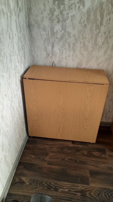 Продам стол книжку