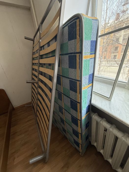 Продам дубовую кровать