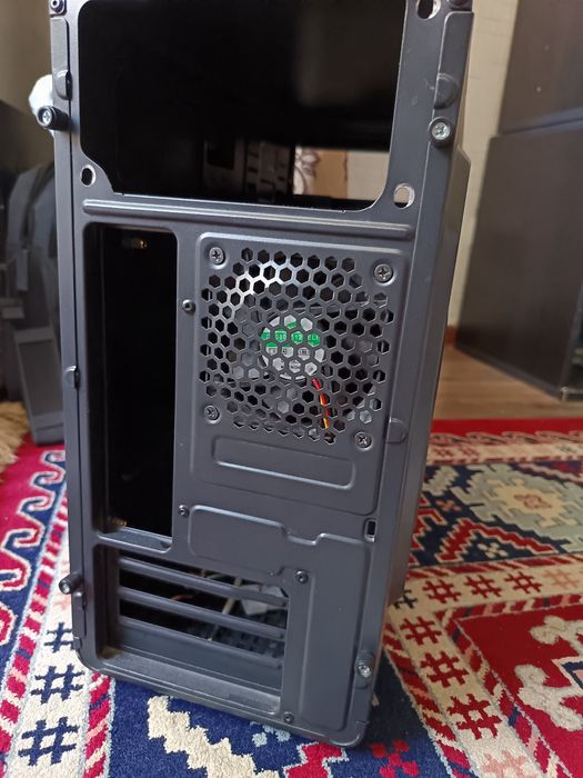 Продам корпус aerocool cs-182