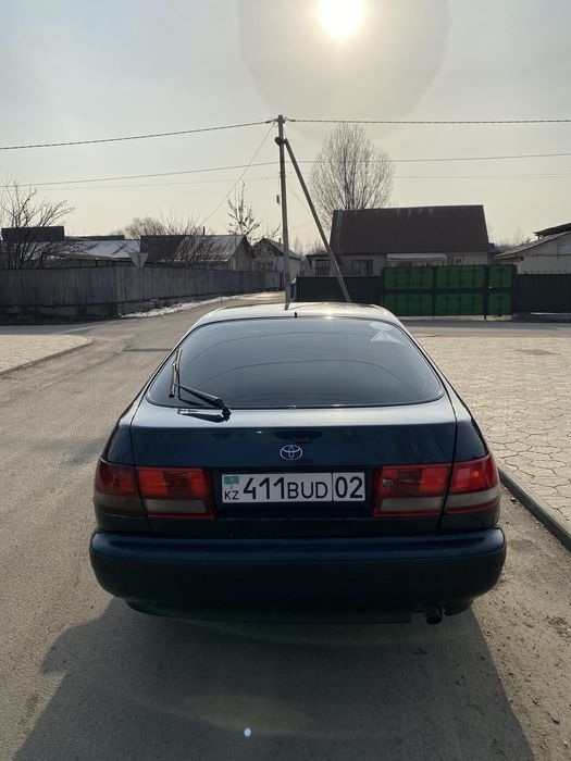 Продам машину Карина е