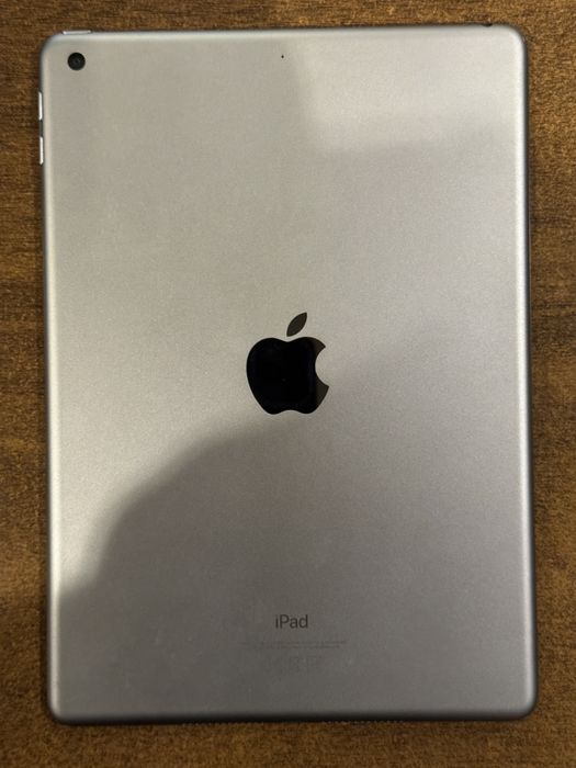 iPad 6, за части, чист iCloud