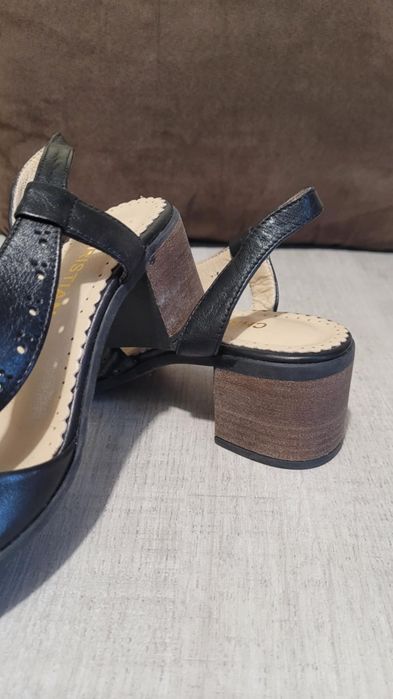 Елегантни сандали естествена кожа