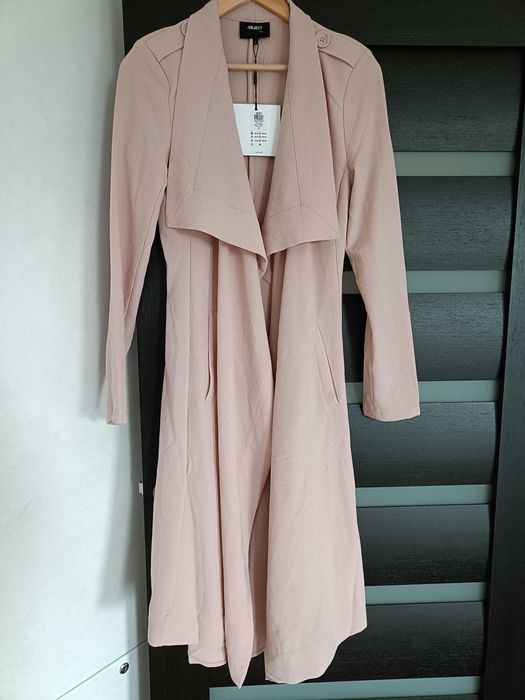 Vând trenci nou Object