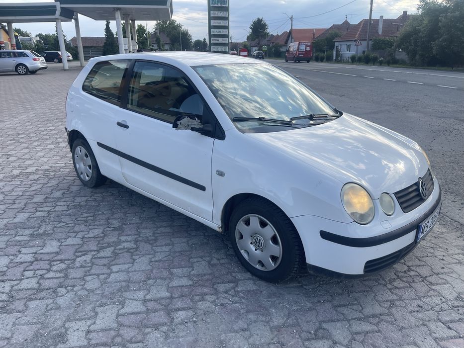 VOLKSWAGEN Polo