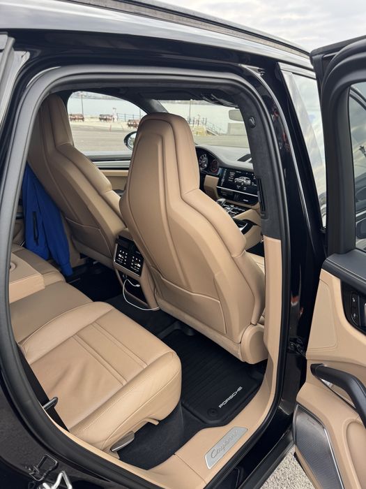 Porsche Cayenne Turbo 2018 549 cp top fara schimburi