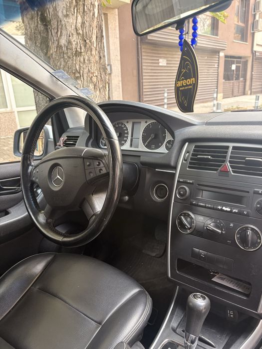 Mercedes Benz B 180