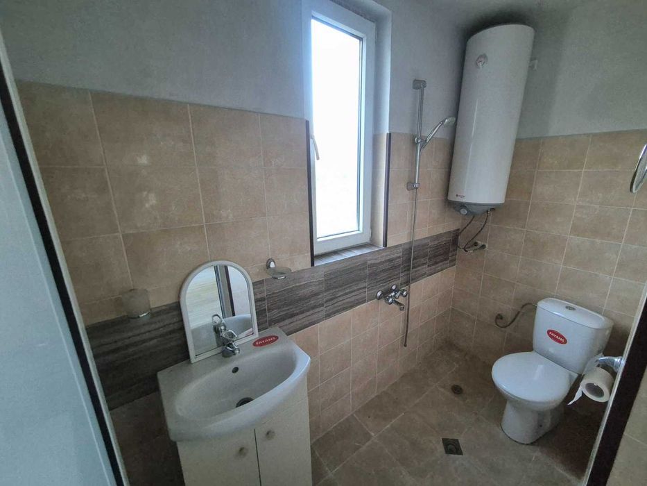 Продава се Къща в с. Девенци, Област Плевен - 375 кв.м за 130 €/кв.м - Снимка #4