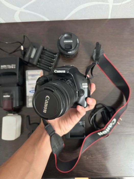 Canon 1100d 18-55mm + 50mm 1.8