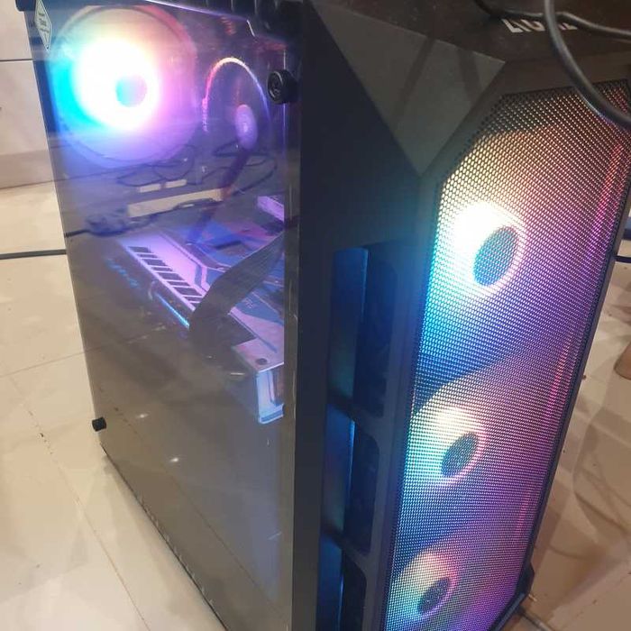 Геймърски компютър настолен