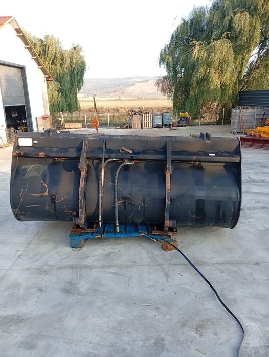 Cupa Tip crocodil jcb 436