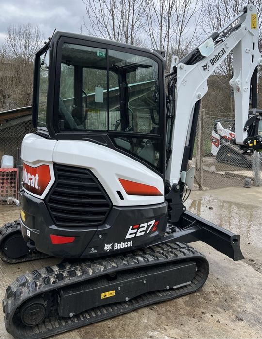 Închiriere Miniexcavator  nou-Bobcat E27 3T + Utilaje Construcții