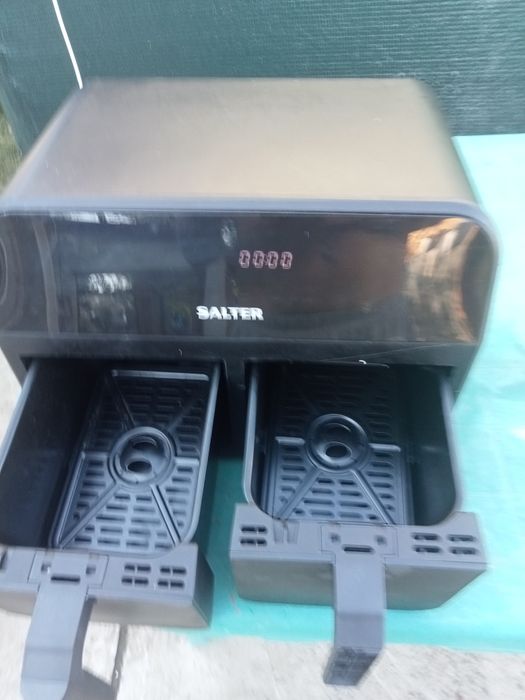 Vând friteuza dubla electrica cu aer cald