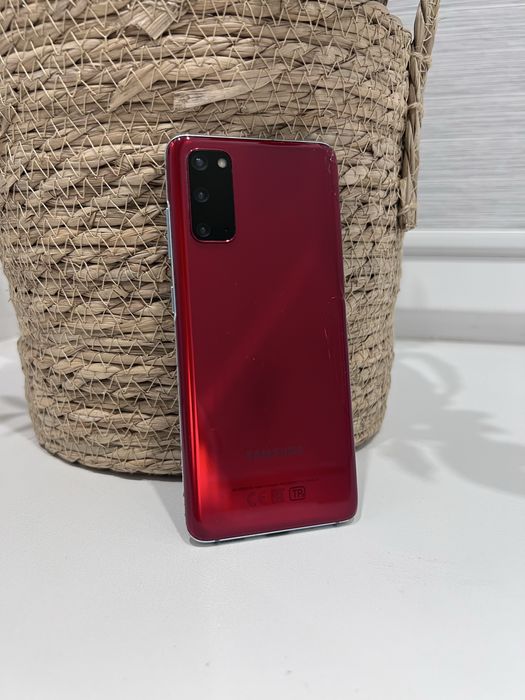 Продам заблокированный Samsung S20