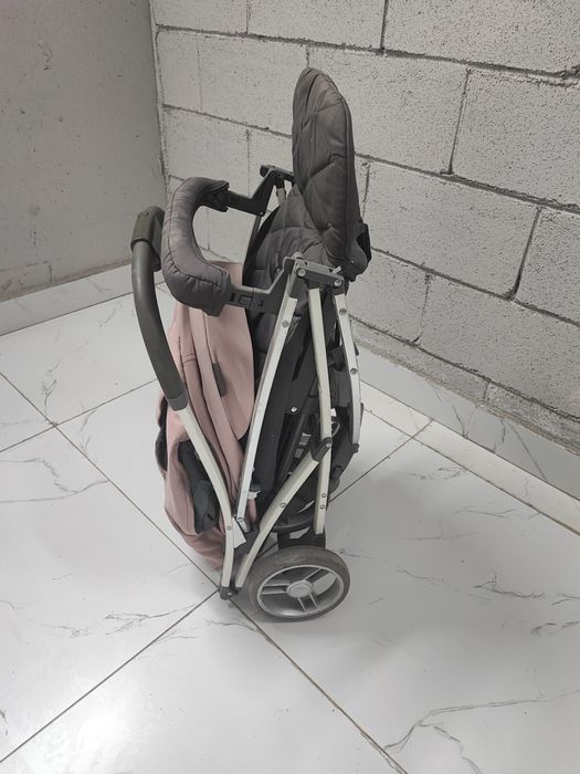 Коляска лёгкая и удобная