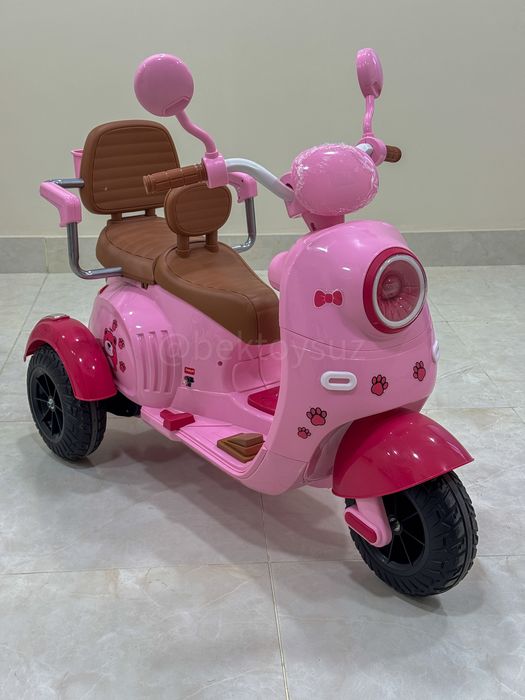 Детский мотоцикл Vespa 12V с музыкой, 3-6 лет, до 30 кг